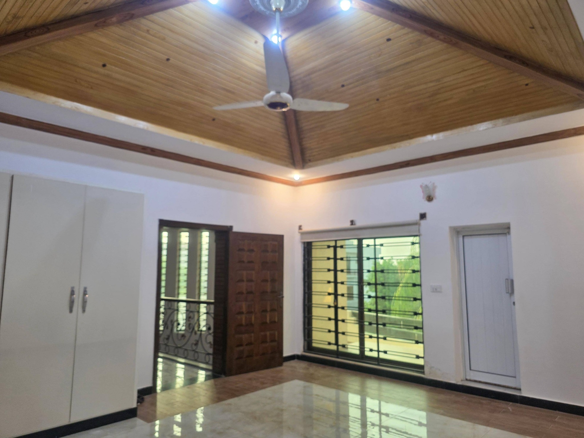 1 Kanal House For Sale in Phase 7 (12)